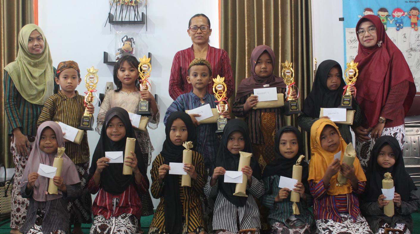 Perpustakaan Swapustaka Hargorejo : Nguri-Uri Permainan Tradisional Melalui Lomba Dakon